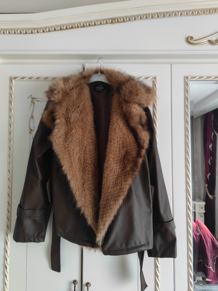 Kahverengi Kısa Deri Ceket Kürk Detaylı mont ceker - Görsel 3