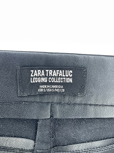 s Beden siyah Renk Zara Düz Kesim %70 İndirimli.
