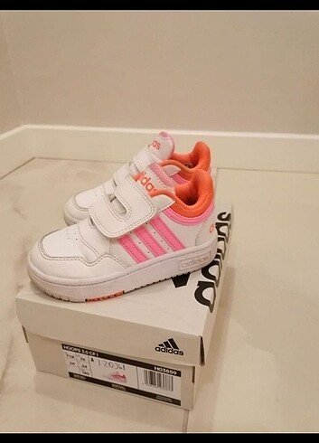 24 Beden beyaz Renk Adidas bebek spor ayakkabı