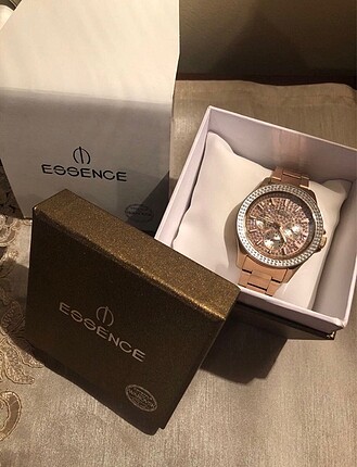 Essence Saat