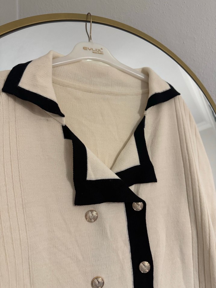 Düğmeli Uzun Kollu Beyaz Triko Elbise - Görsel 3