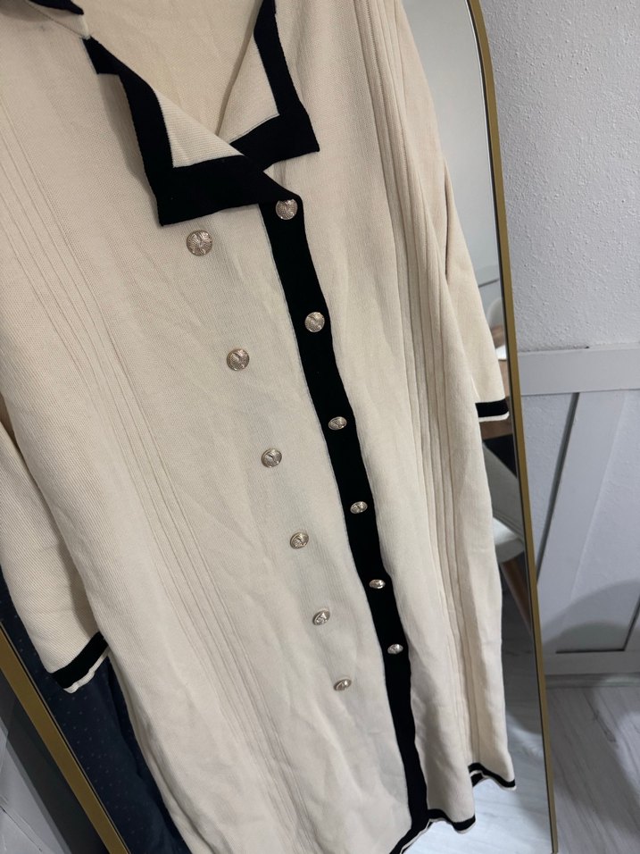 Düğmeli Uzun Kollu Beyaz Triko Elbise - Görsel 4