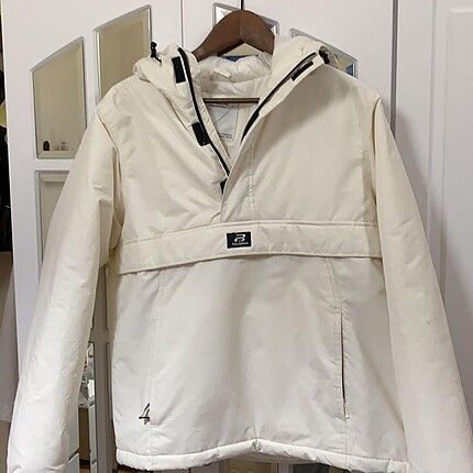 PULL AND BEAR MONT