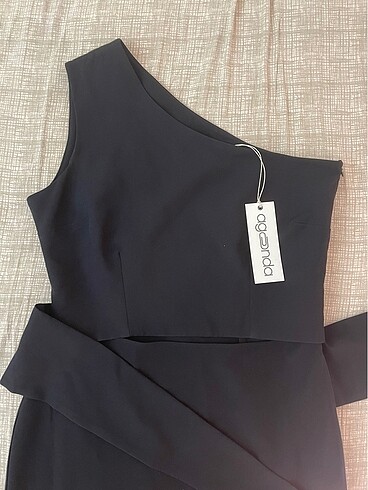 Cut out detaylı siyah mini elbise