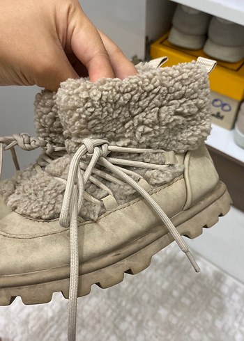 Kız Çocuk Bej Kürklü Bot - Görsel 3