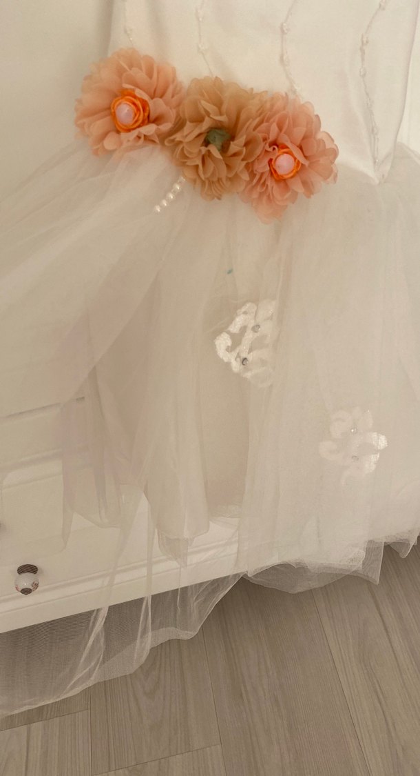 Çiçek Detaylı Beyaz Kız Çocuk Elbisesi - Görsel 3