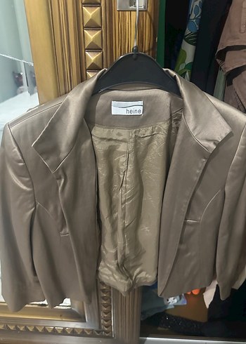 Bej Kadın Düğmeli Saten Ceket - Görsel 2