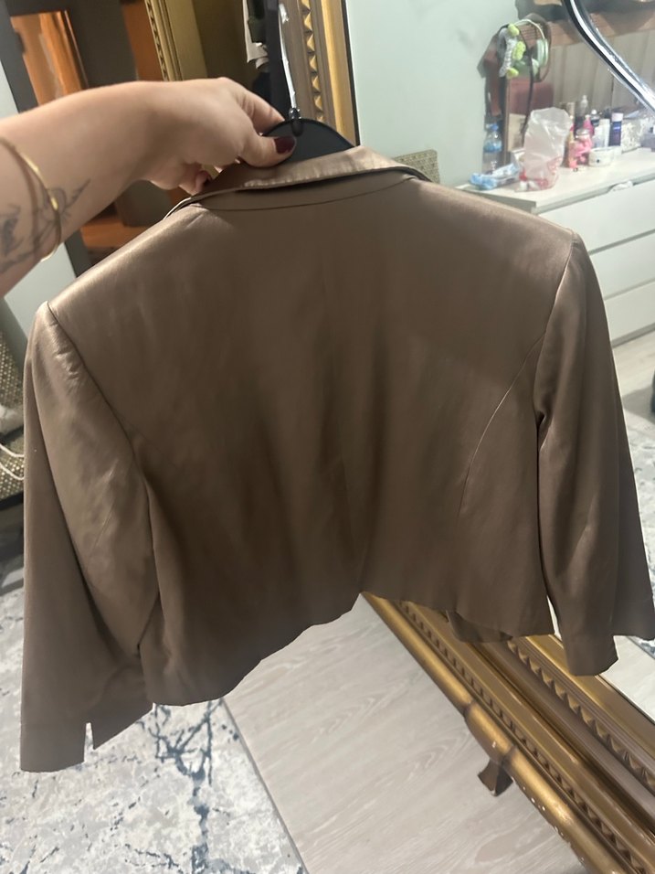 Bej Kadın Düğmeli Saten Ceket - Görsel 3