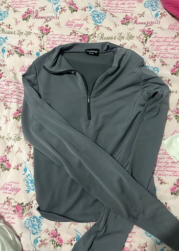 Gri Fermuarlı Yarım Balıkçı Yaka Spor Üst - Görsel 3