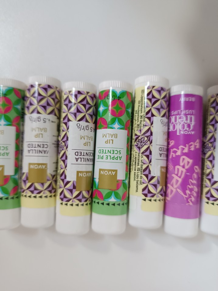 Renkli Nemlendirici Dudak Balmı - Görsel 2