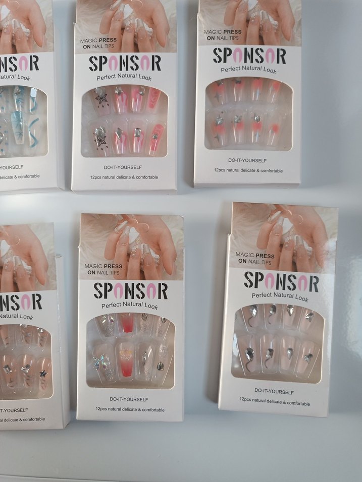 Sponsor Çok Renkli Tırnak Dekorları - Görsel 2