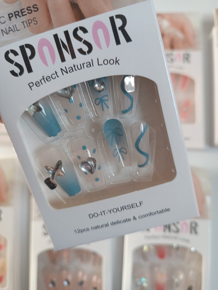 Sponsor Çok Renkli Tırnak Dekorları - Görsel 3