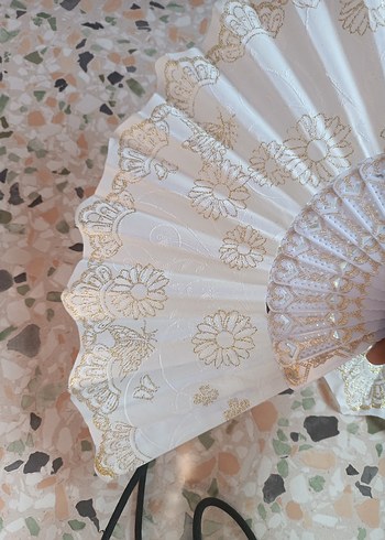 Beyaz Dantel İşlemeli Katlanabilir Yelpaze - Görsel 4