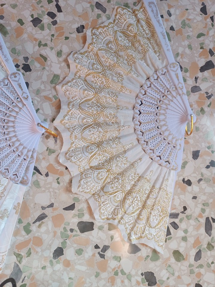 Beyaz Dantel İşlemeli Katlanabilir Yelpaze - Görsel 3
