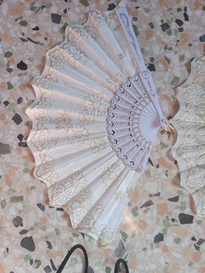 Beyaz Dantel İşlemeli Katlanabilir Yelpaze - Görsel 2