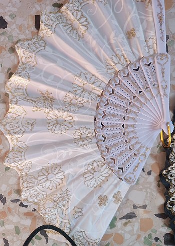 Dantel İşlemeli Beyaz ve Siyah Yelpaze - Görsel 2