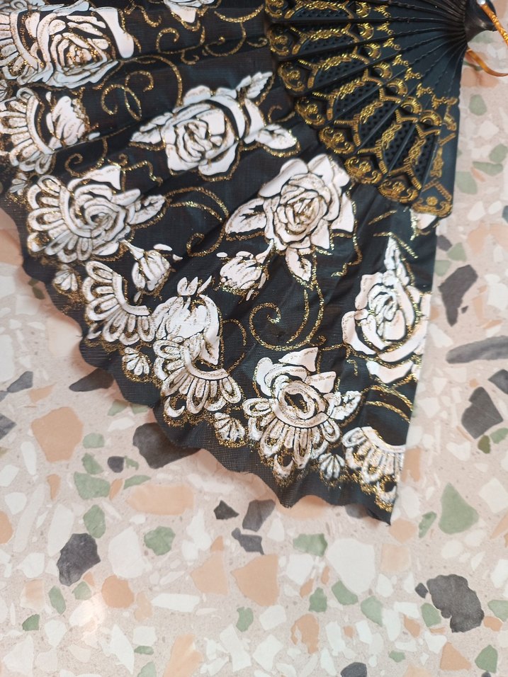 Dantel İşlemeli Beyaz ve Siyah Yelpaze - Görsel 5