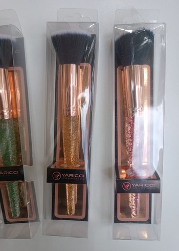 Avon Renkli Saplı Makyaj Fırçası