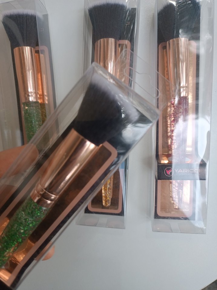 Renkli Saplı Makyaj Fırçası - Görsel 3