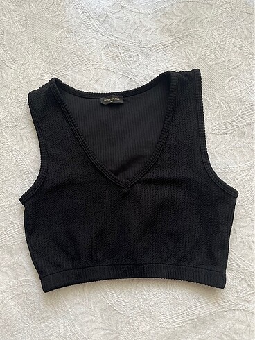 V YAKA SİYAH CROP
