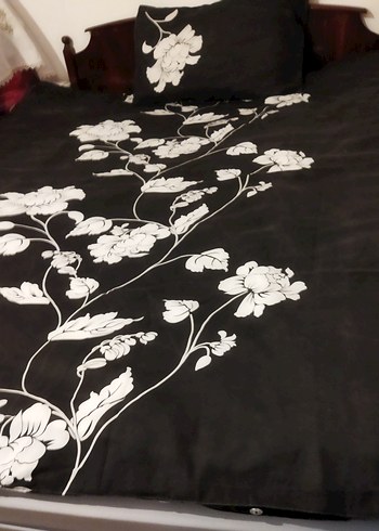Siyah çiçek desenli nevresim ve 2adet yastik - Görsel 4