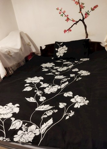 Siyah çiçek desenli nevresim ve 2adet yastik - Görsel 3