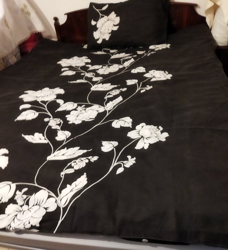 Siyah çiçek desenli nevresim ve 2adet yastik - Görsel 4