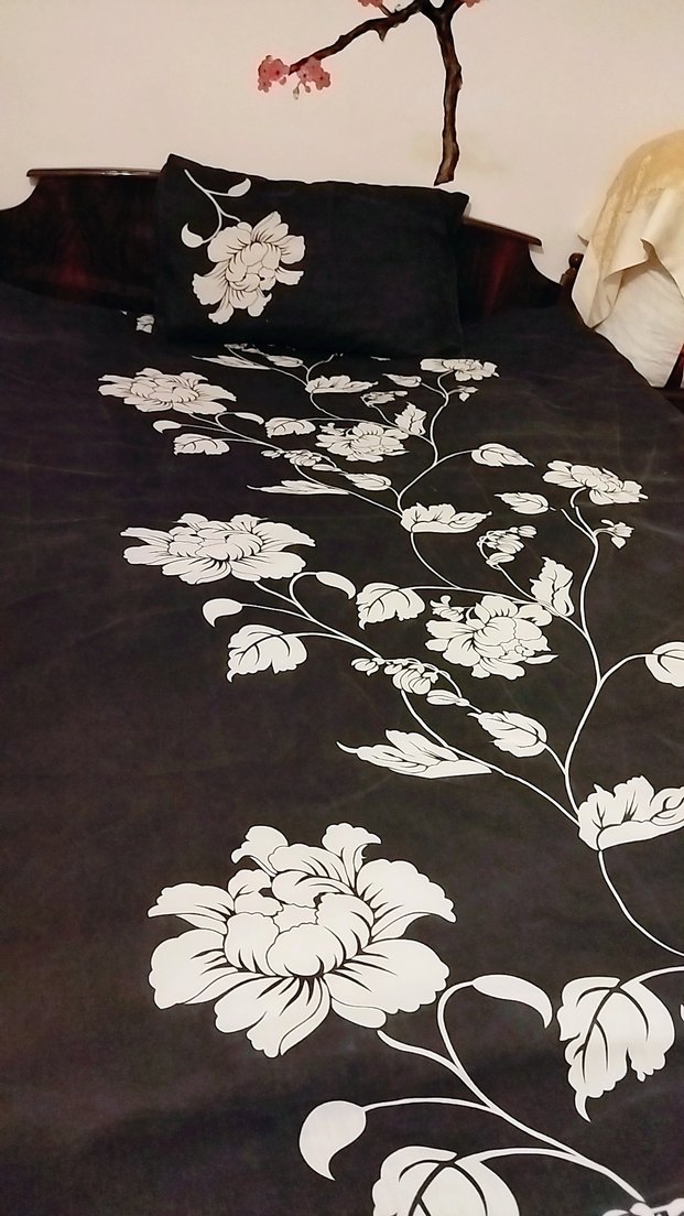 Siyah çiçek desenli nevresim ve 2adet yastik - Görsel 2