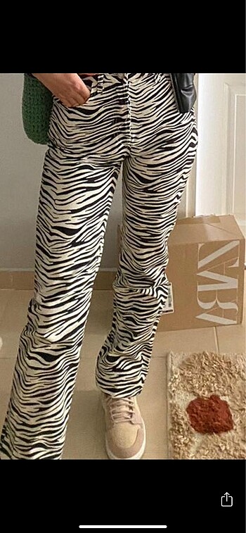 34 Beden siyah Renk Zara zebra desenli straight fit jean