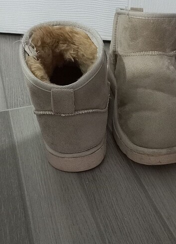 36 Beden ten rengi Renk UGG BOT