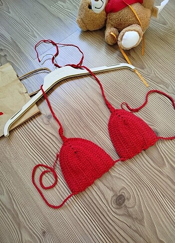 Kırmızı bikini