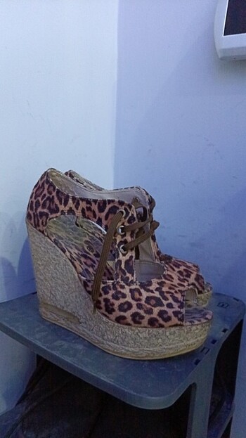 37 Beden Dolgu topuk leopar