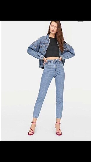 Stradivarius- slim mom fit jean