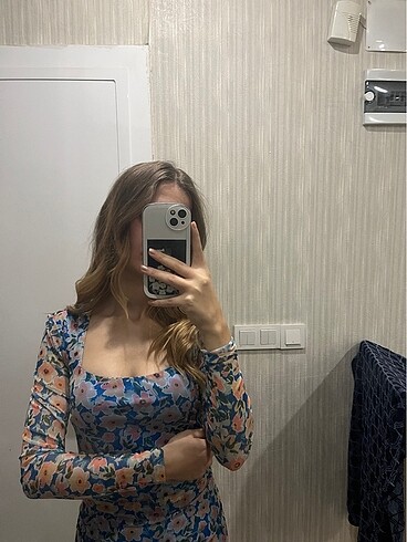 xs Beden Kolları tül detaylı elbise