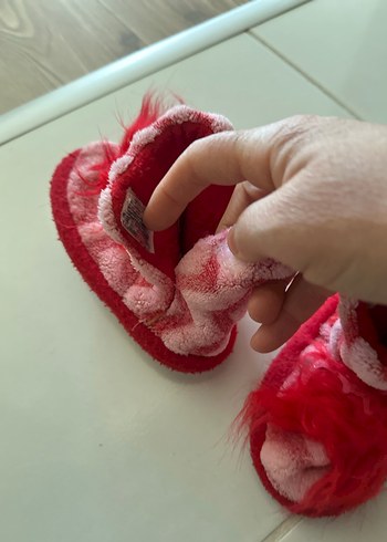 Kız Çocuk Kırmızı Kürklü Bağlama Desenli Terlik - Görsel 2