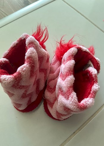 Kız Çocuk Kırmızı Kürklü Bağlama Desenli Terlik - Görsel 4