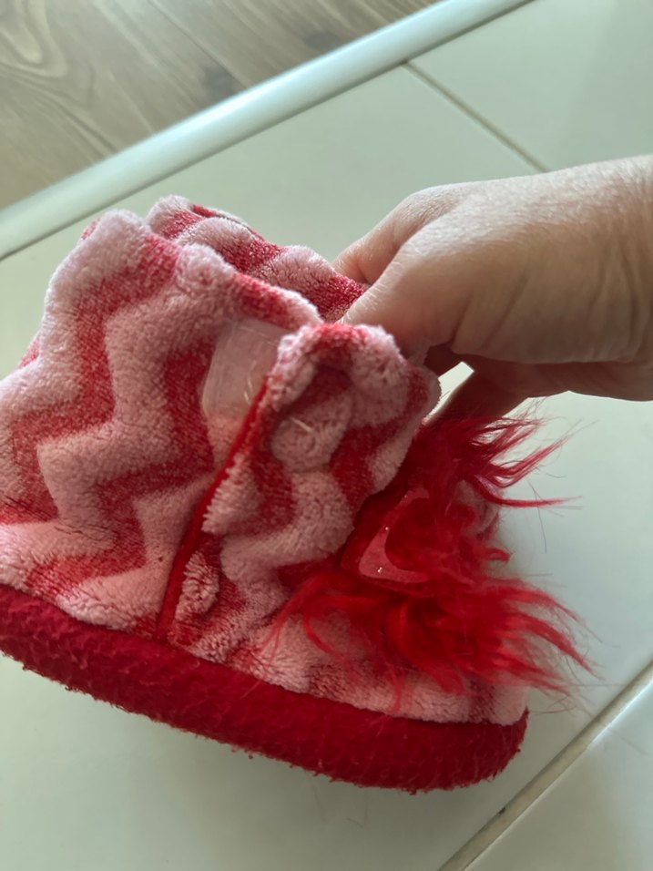 Kız Çocuk Kırmızı Kürklü Bağlama Desenli Terlik - Görsel 5