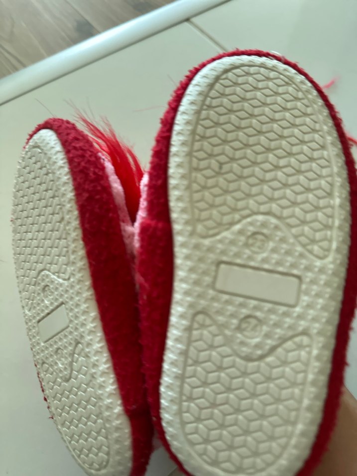 Kız Çocuk Kırmızı Kürklü Bağlama Desenli Terlik - Görsel 3