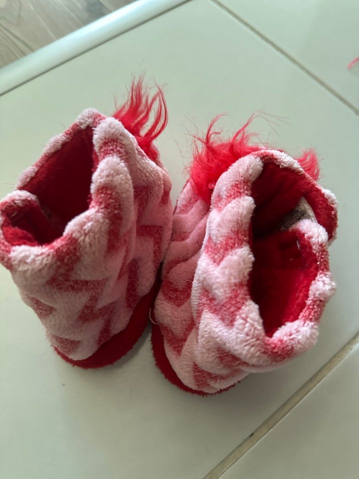 Kız Çocuk Kırmızı Kürklü Bağlama Desenli Terlik - Görsel 4