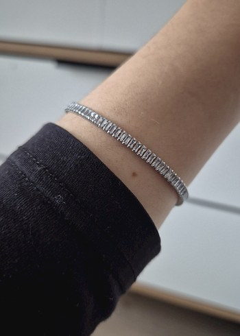 Zincir Detaylı Beyaz Yılan Desenli Kadın Bileklik - Görsel 3