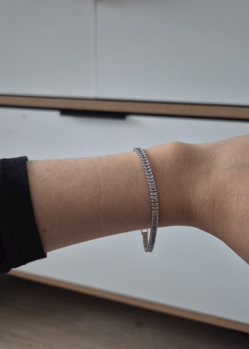 Zincir Detaylı Beyaz Yılan Desenli Kadın Bileklik - Görsel 2