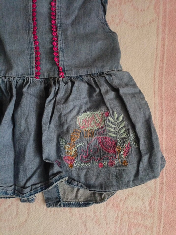 Nakışlı Fırfırlı Kız Kot Elbise - Görsel 2