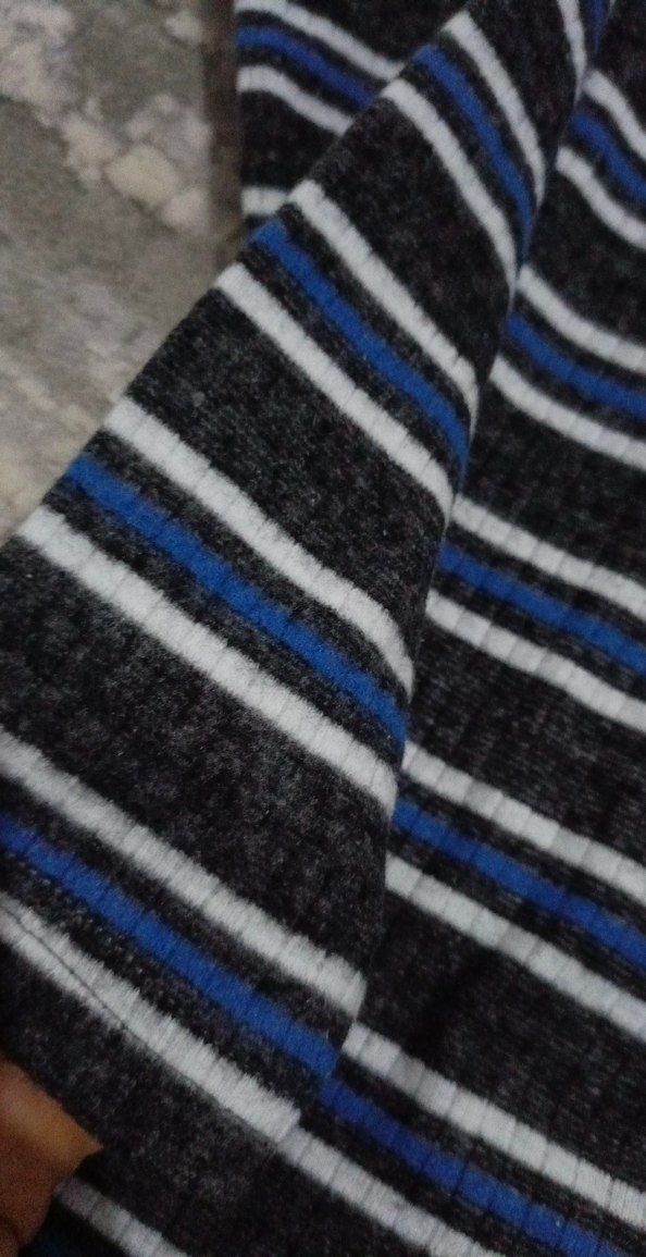 kadın Gri Çizgili V Yaka kazak - Görsel 3