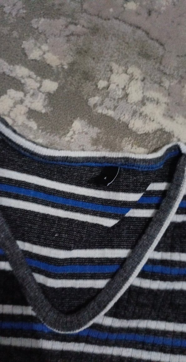 kadın Gri Çizgili V Yaka kazak - Görsel 2