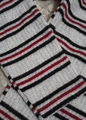 V Yaka Çizgili Gri Triko Kadın Kazak - Görsel 2