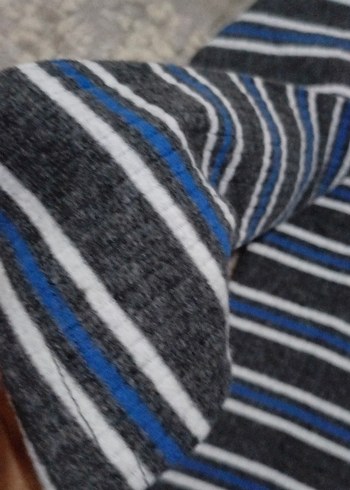 V Yaka Gri Çizgili Kadın Triko - Görsel 3