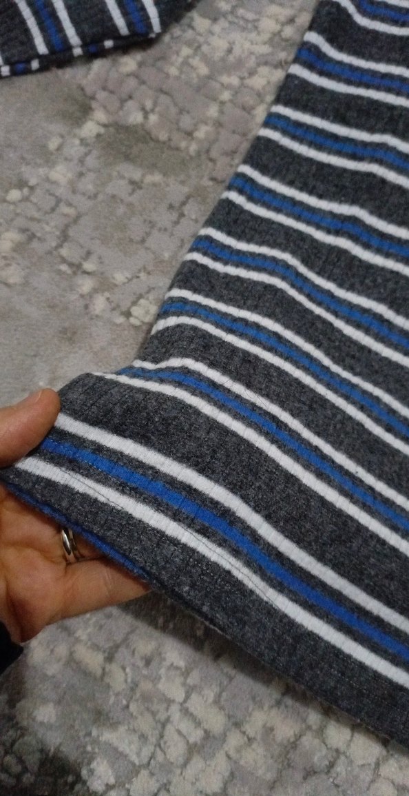 V Yaka Gri Çizgili Kadın Triko - Görsel 4