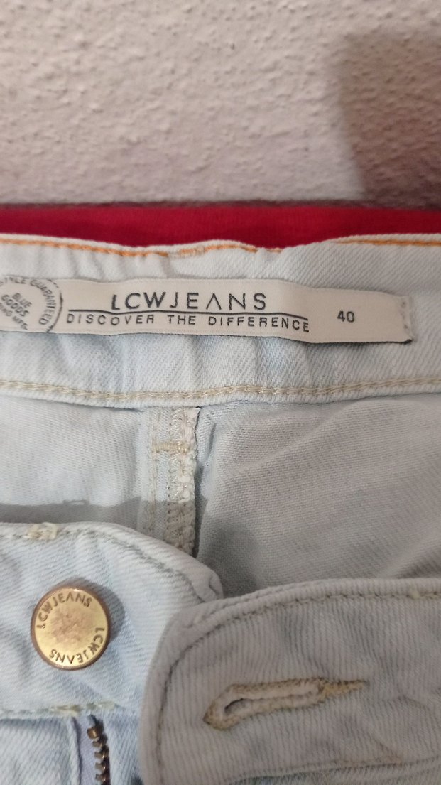 Beyaz Pamuklu Rahat Kesim Mini Kot Şort - Görsel 4