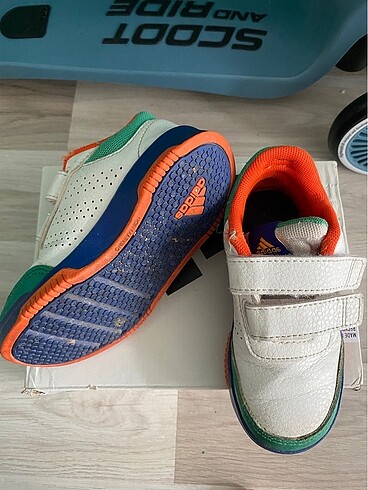 24 Beden Orjinal 24 no adidas ve 23,5 adisas iki ayakkabı