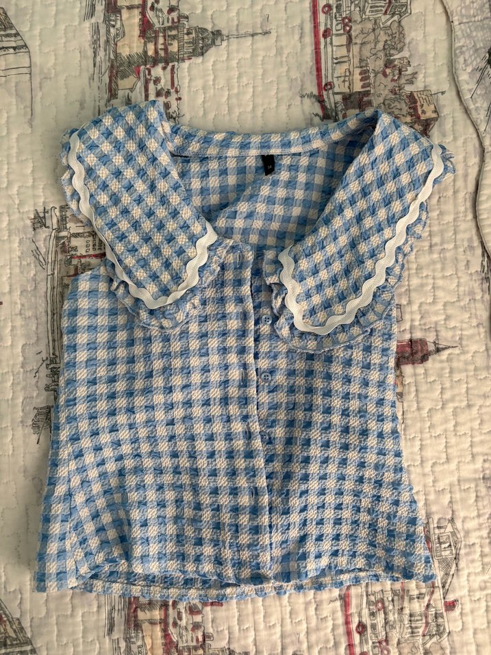 Düğmeli V Yaka Kolsuz Mini Bluz - Görsel 4